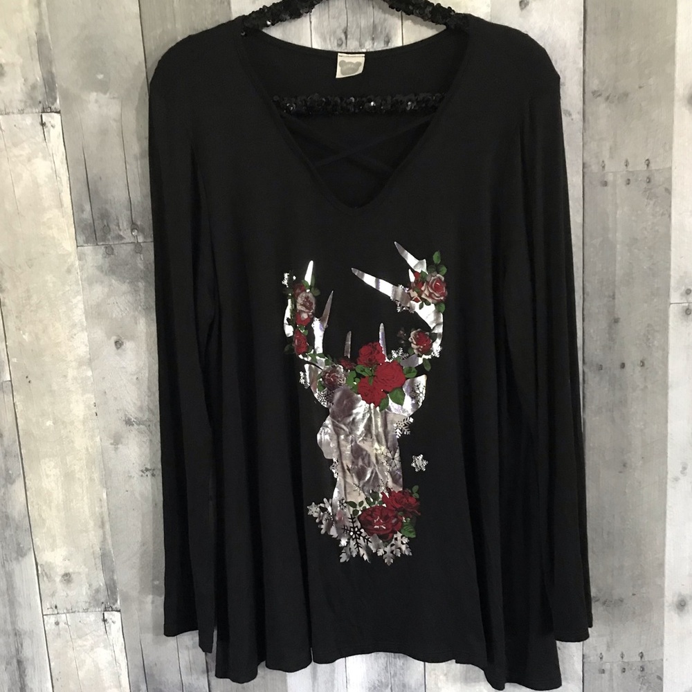 🚨Soft Tunic with crisscrossing neck & Deer🚨